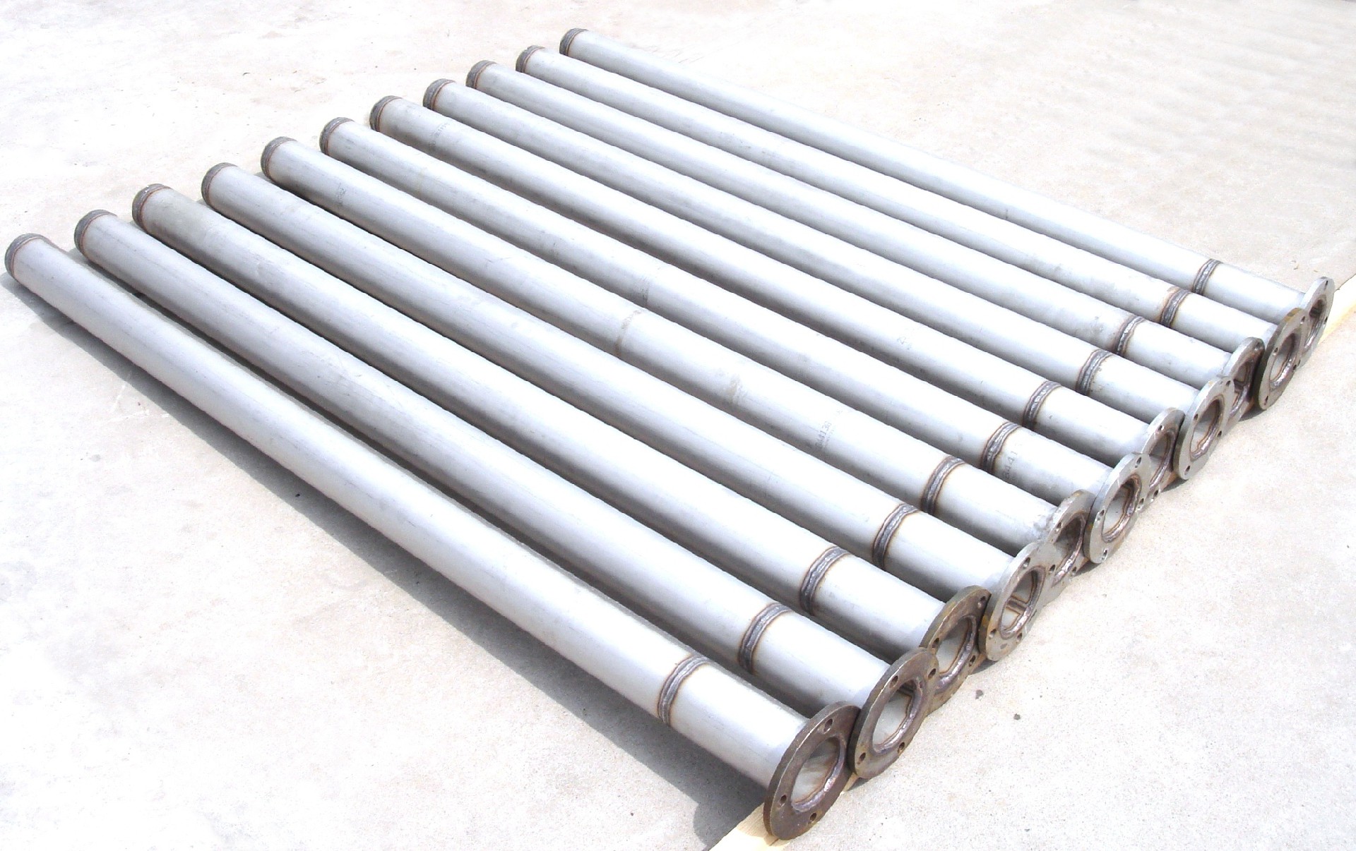 Radiation tube and shell